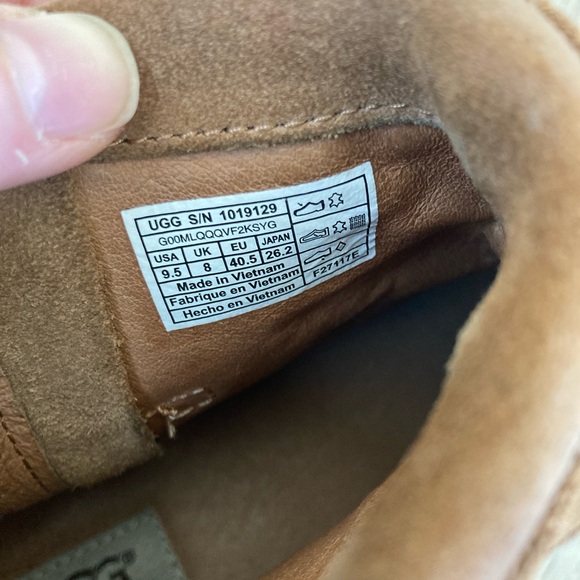 UGG reid Women's Chestnut Ankle Booties - Picture 9 of 11
